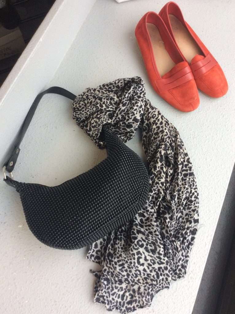 Accessoires, sac et chaussures à la friperie du Carladès